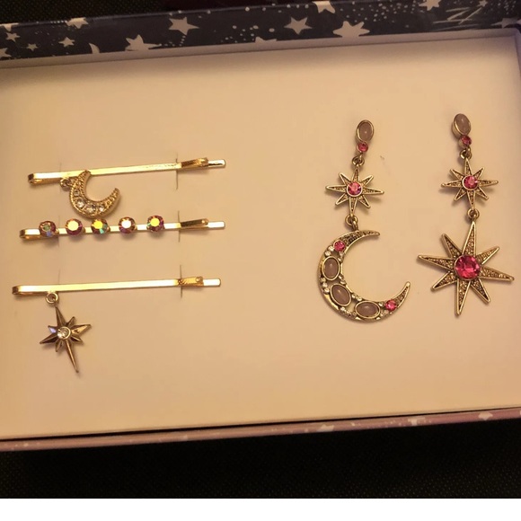 Betsey Johnson Gold Tone Moon & Star Mismatch Drop Earrings & 3PC Bobby Pin Set - Picture 6 of 9